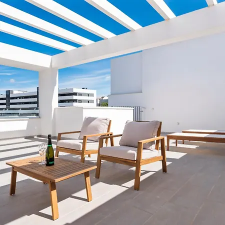 Апартаменти Modern Penthouse - Near & Oldtown