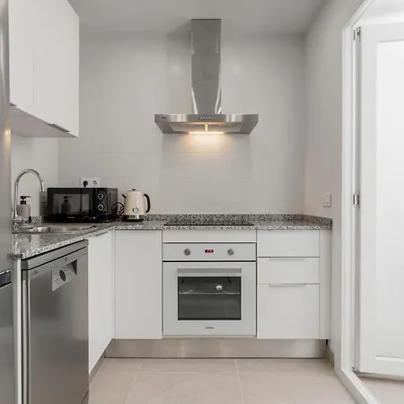 Апартаменти Modern Penthouse - Near & Oldtown Естепона