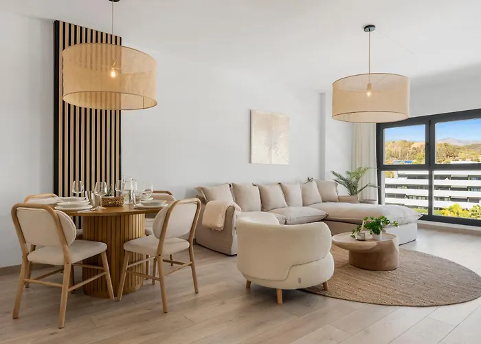 Modern Penthouse - Near & Oldtown 아파트 에스테포나